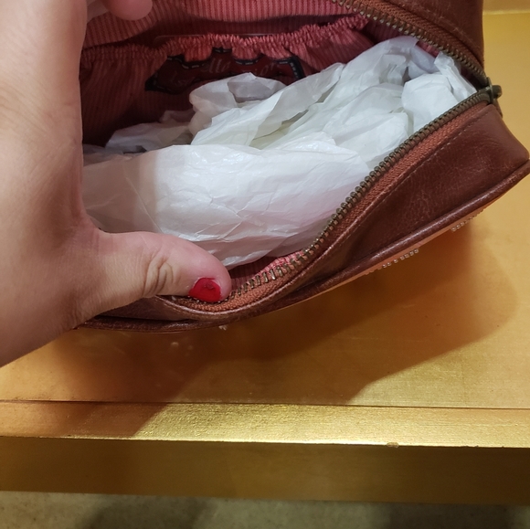 Isabella Fiore "Whats the Scoop" Case - Picture 4 of 12